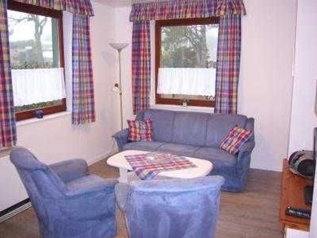 Das Wohnzimmer mit Farb SAT-TV, CD Player, Telefon, schnelles W-LAN