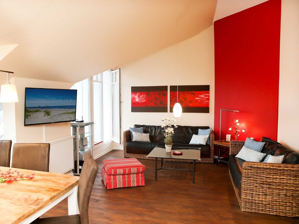 Der gemütliche Wohnbereich mit Zugang zur Dachterrasse