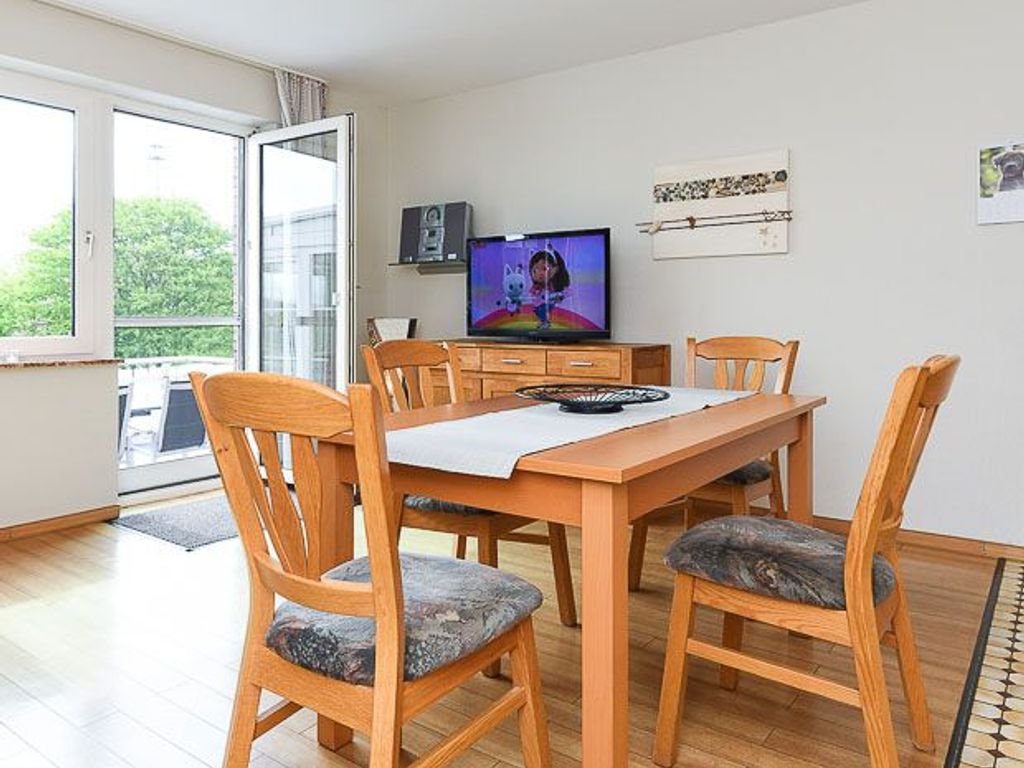Wohnzimmer mit integriertem Küchenbereich