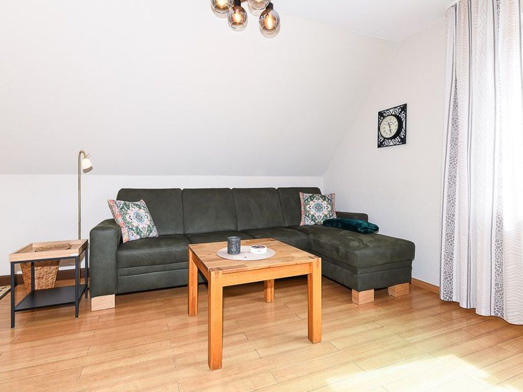 Wohnzimmer mit integriertem Küchenbereich