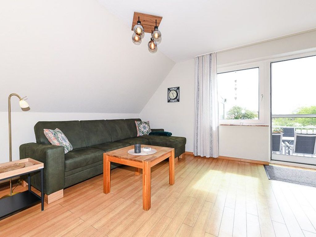 Wohnzimmer mit integriertem Küchenbereich