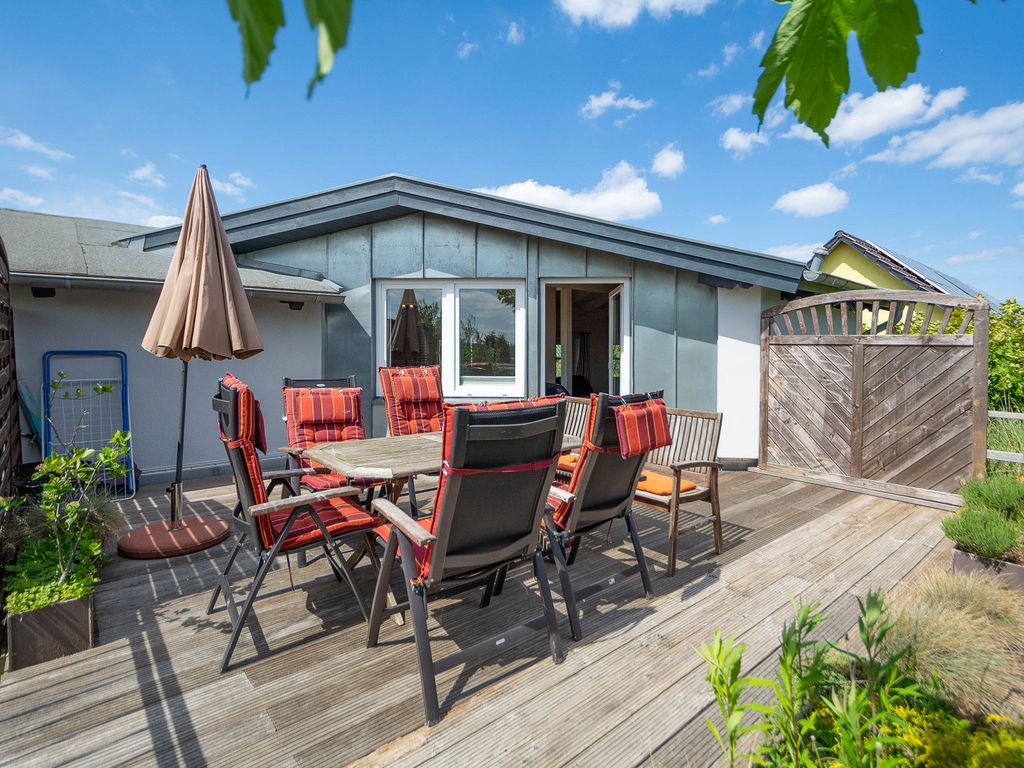 Die großzügige Dachterrasse