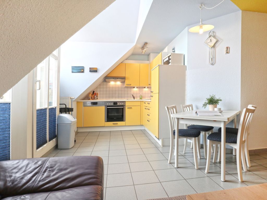 Haus am Meer, Whg. D10 - Blick auf den Essbereich mit offener Küche