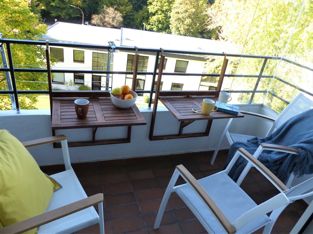 Balkon mit Sitzgelegenheit