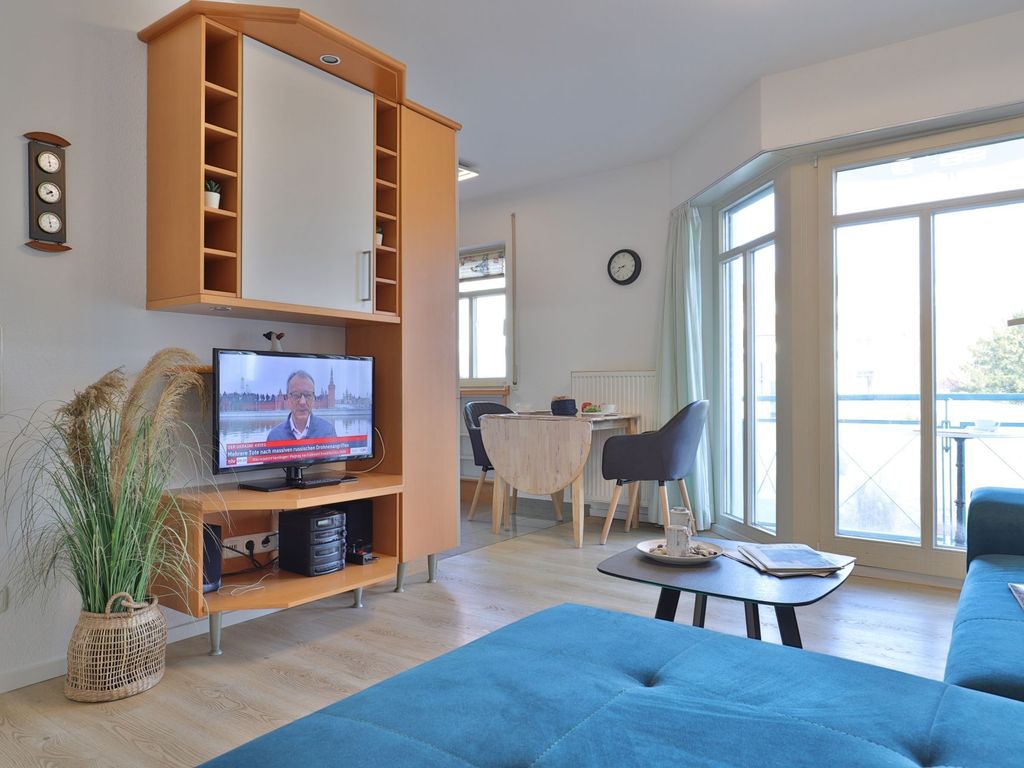 Haus am Meer, Whg.2 - Blick auf den offenen Wohn-/Essbereich mit Balkon