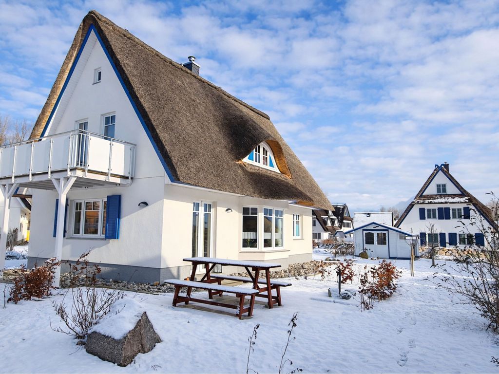 Winteridylle am E8 Reetdach Ferienhaus Strandvogel Ostseebad Rerik