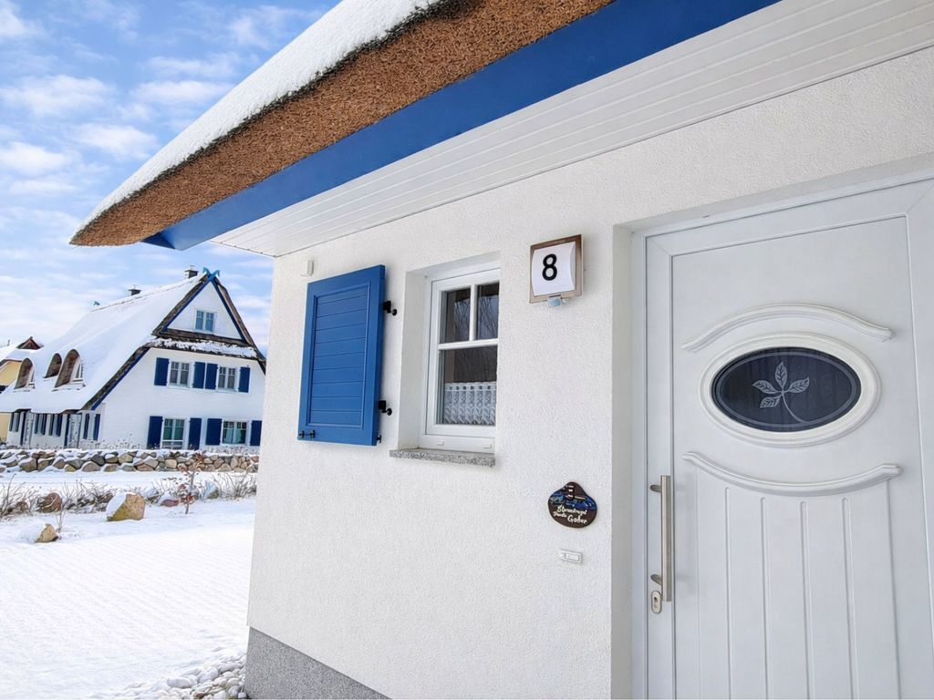 Winteridylle am E8 Reetdach Ferienhaus Strandvogel Ostseebad Rerik