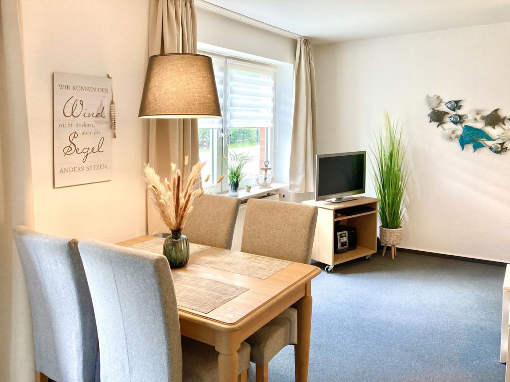 Goosbrink Whg. 03 - Blick auf den Essbereich und den TV
