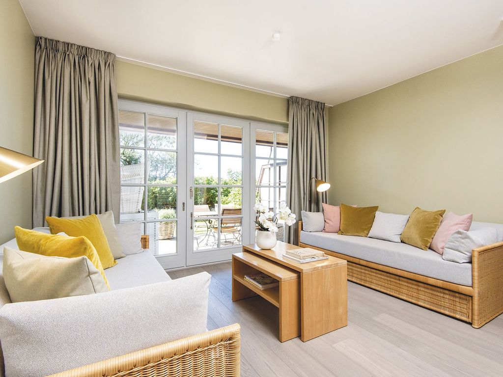 Wohnzimmer mit Zugang zur Terrasse