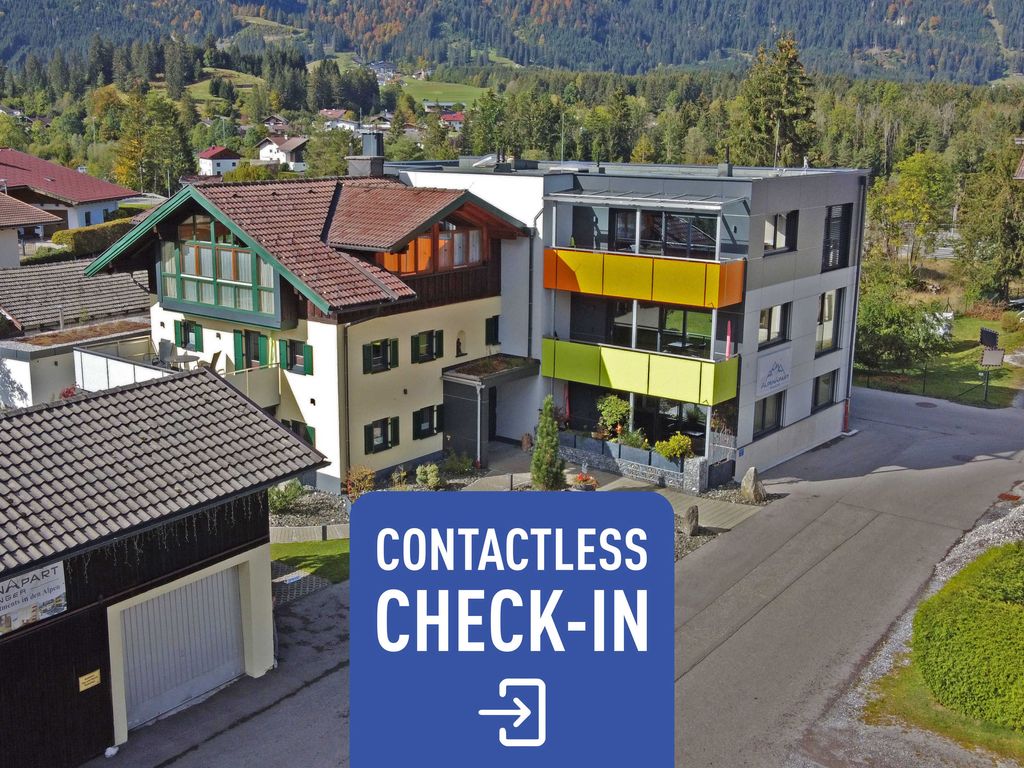 Außenansicht der Apartmenthauses. Eingangsbereich