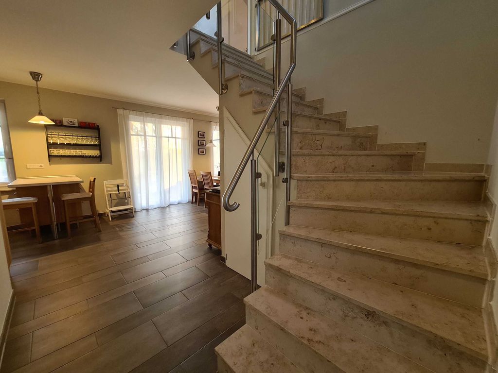 Treppe im Flur ins Obergeschoss