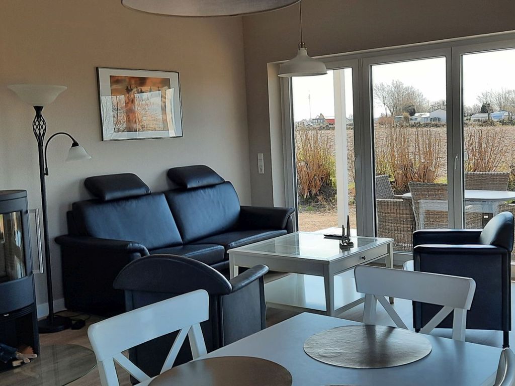 Wohn- und Essbereich mit anliegender Terrasse