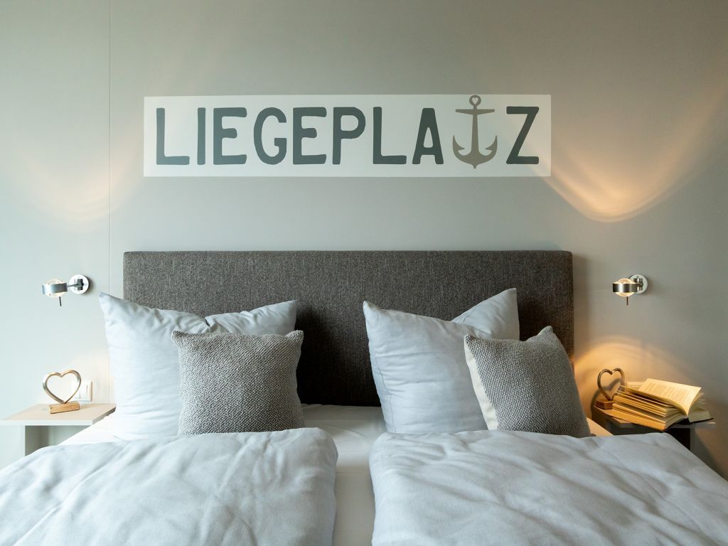 Hafenspitze App. Pier 2.16 - Blick in das Schlafzimmer vorne rechts