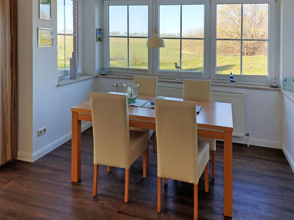 Dorow Ferienwohnung - Blick auf den hellen und offenen Essbereich