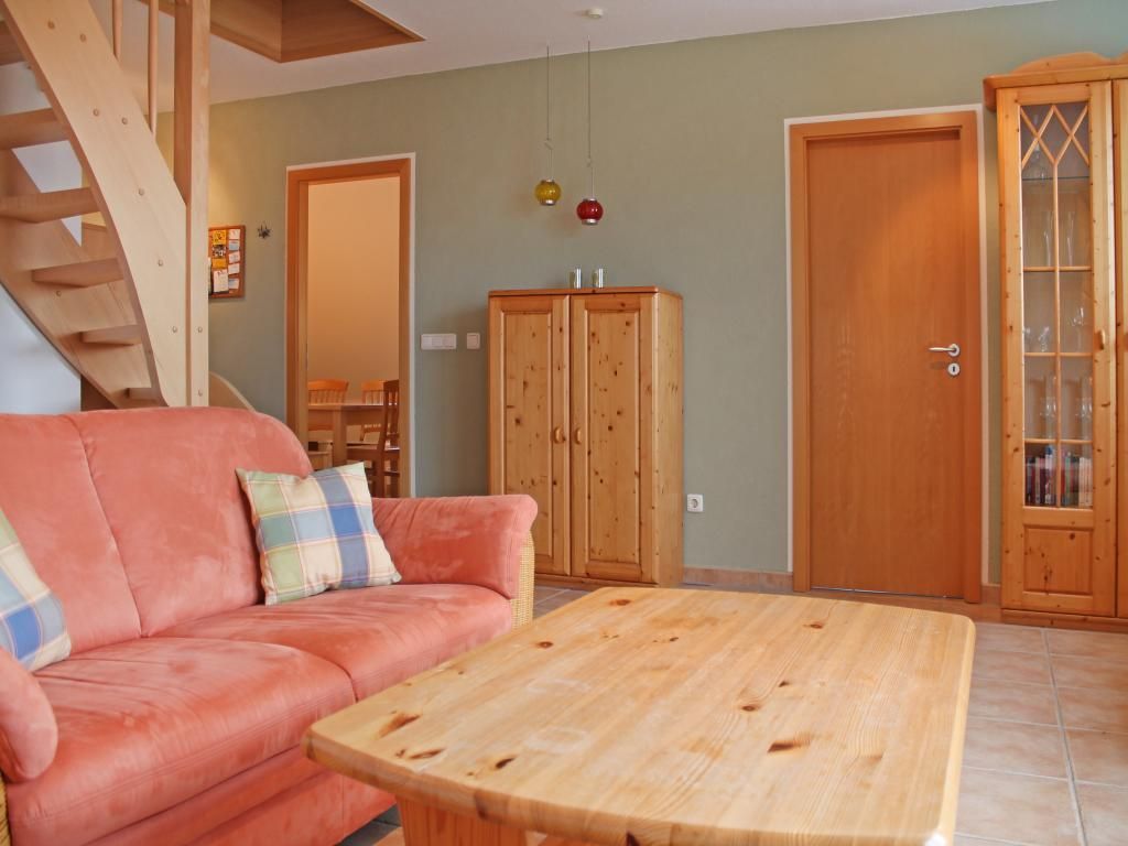 Hansehof Whg.16 - Blick vom Sofa auf die Treppe und ins Esszimmer
