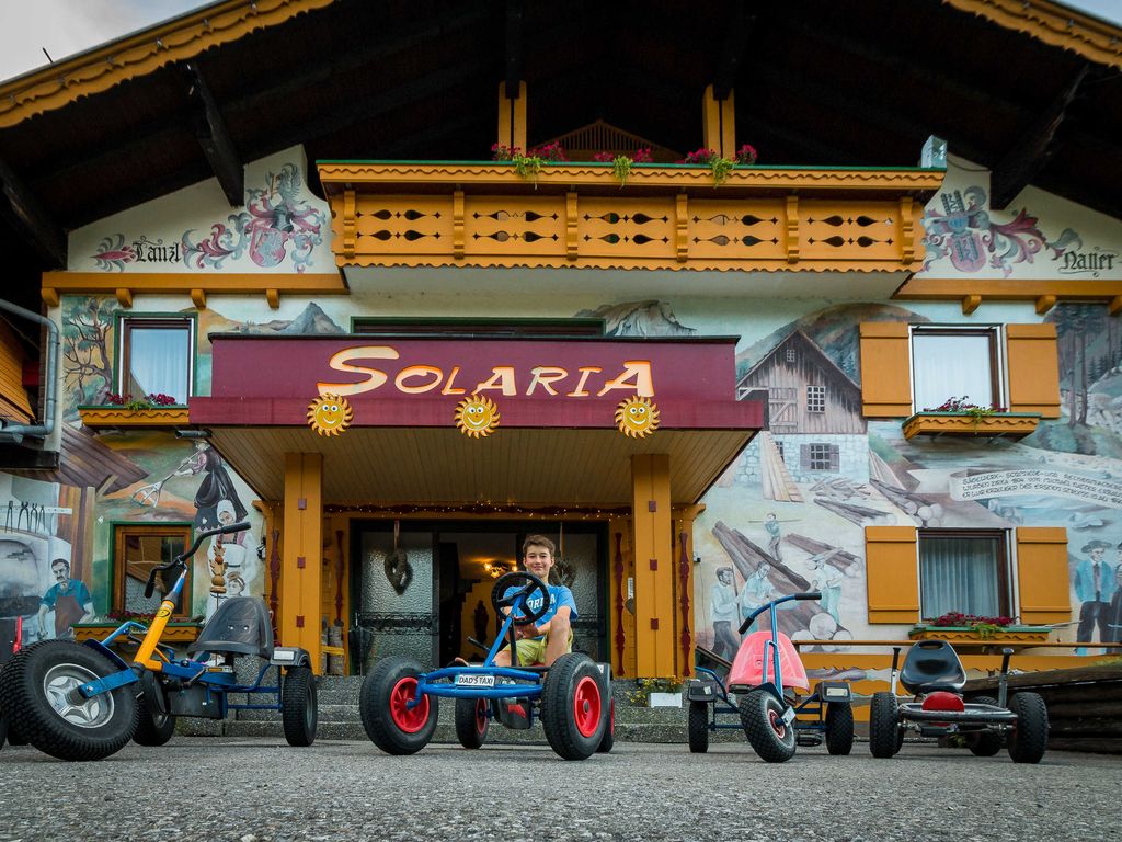 Apart Solaria im Bregenzerwald für Ihren Famillienurlaub mit Go-Kart. Ein Spaß für Groß und Klein.