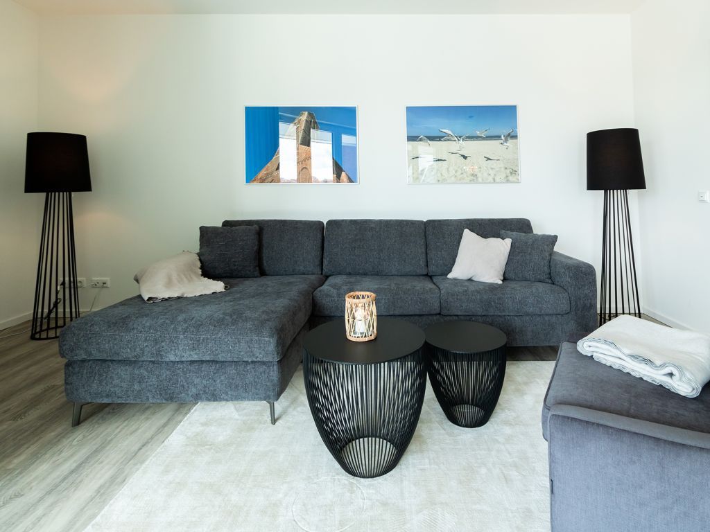 Hafenspitze App.38- Wohnbereich mit gemütlichem Sofa