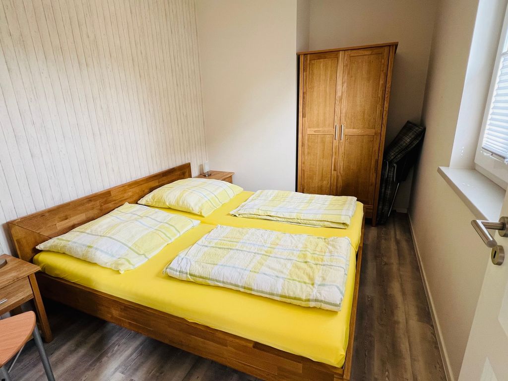 Schlafzimmer mit Doppelbett