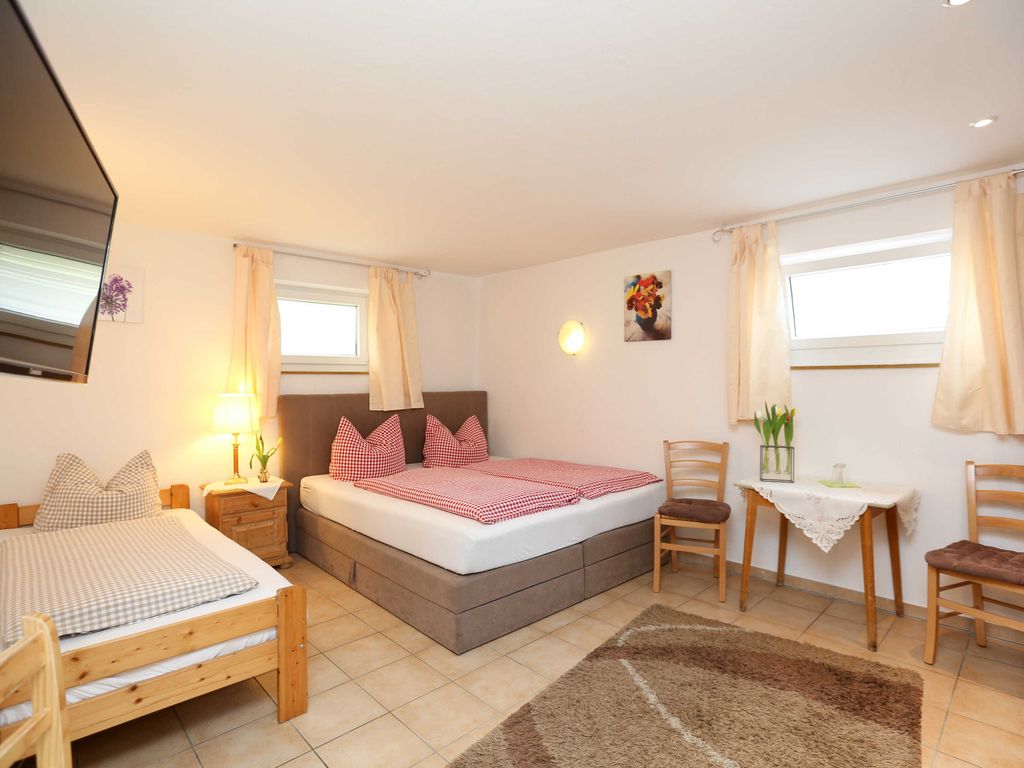 Dreibettzimmer im UG