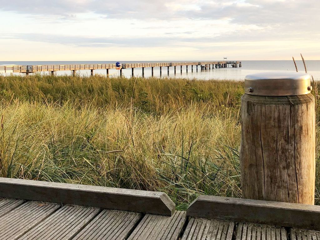 Ostseebad Boltenhagen - Blick von der Dünenpromenade auf die Seebrücke