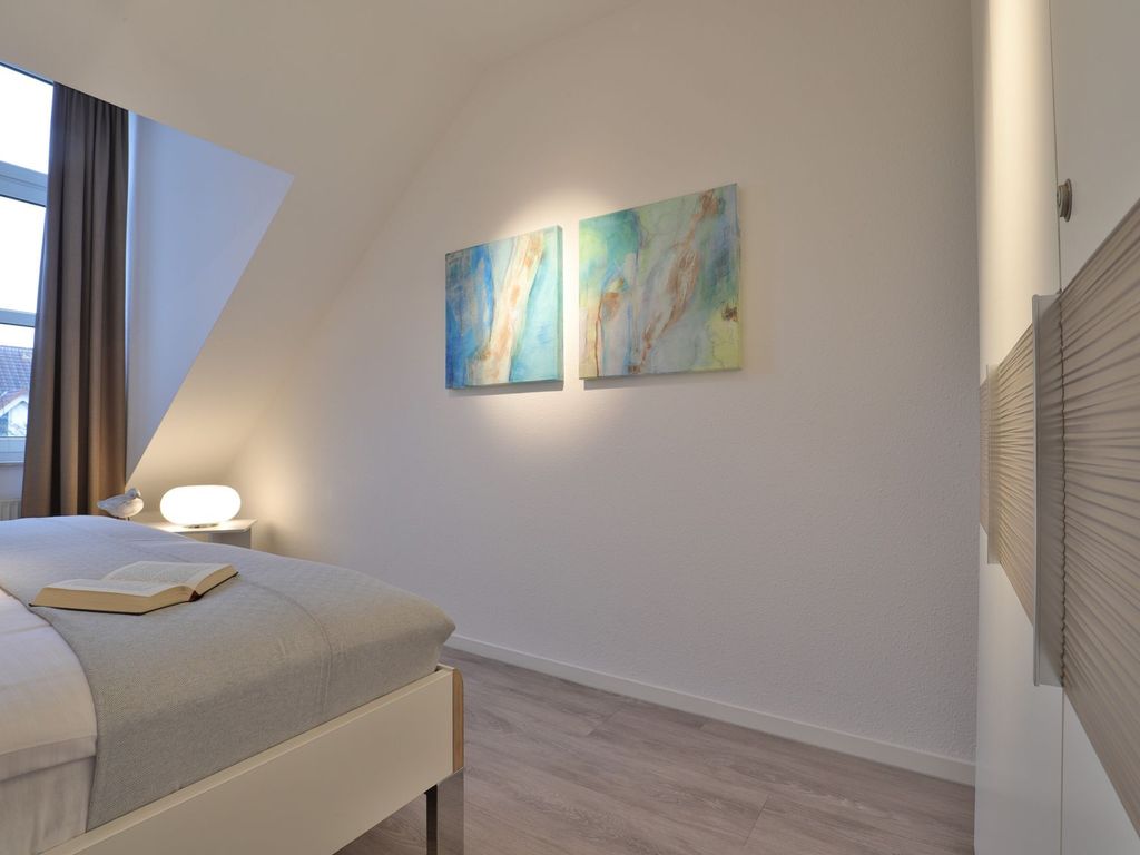 Sünnslag App.13/59 - Blick in das Schlafzimmer mit einem Doppelbett