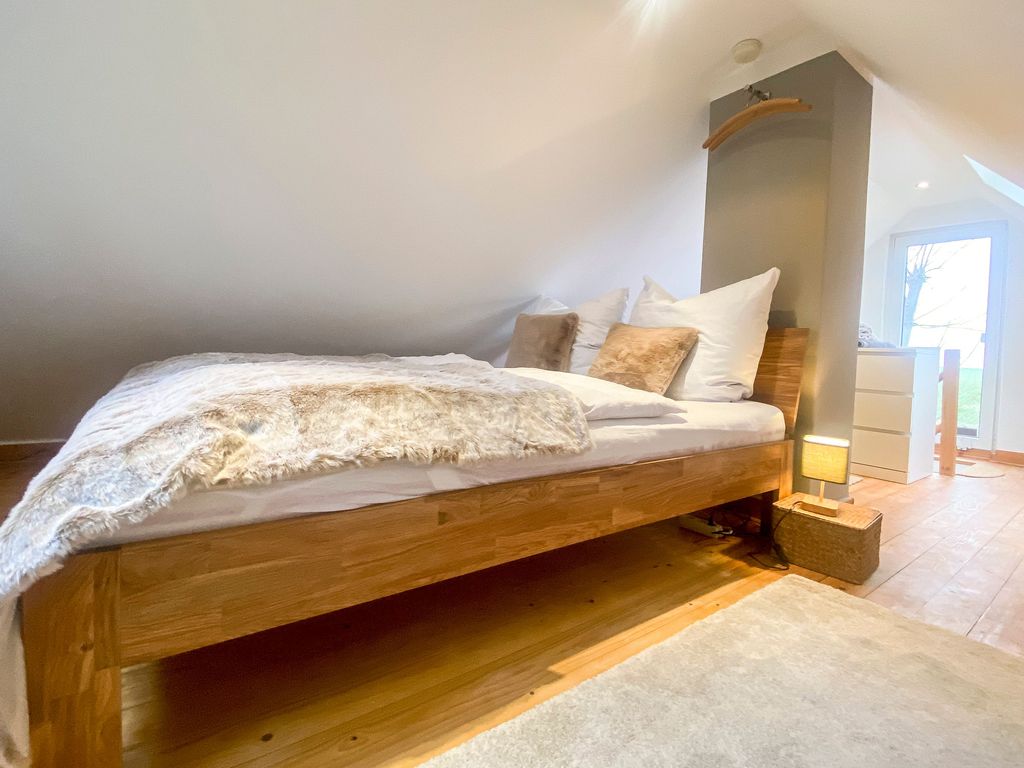 Schlafzimmer mit Doppelbett