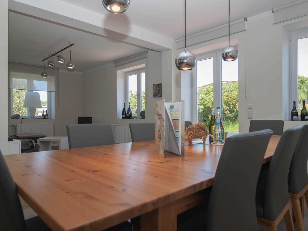 Gesamter Wohnbereich mit Terrassenzugang (Osten)