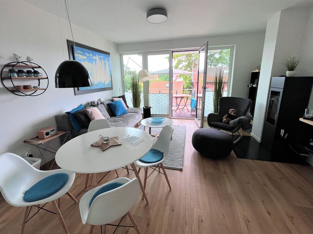 Wohnbereich mit angrenzendem Balkon
