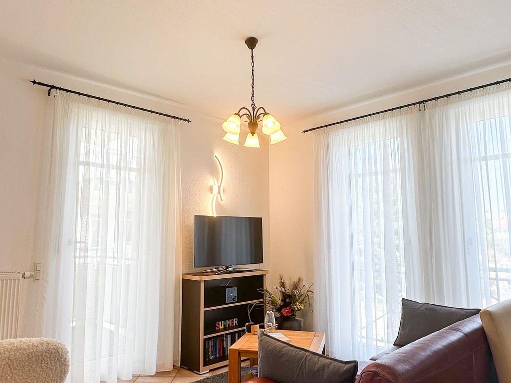 Wohnzimmer mit TV und Internetradio