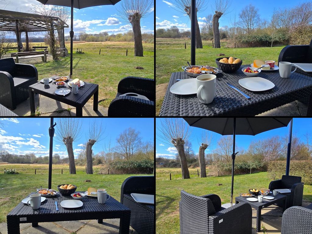 Haffblick Whg. Ha19 - Blick auf die überdachte Terrasse mit Wiesenblick