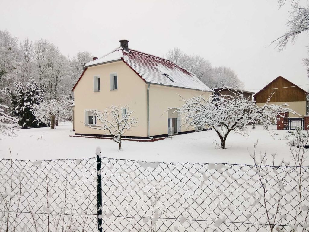 Haus Waldidyll versunken im Schnee