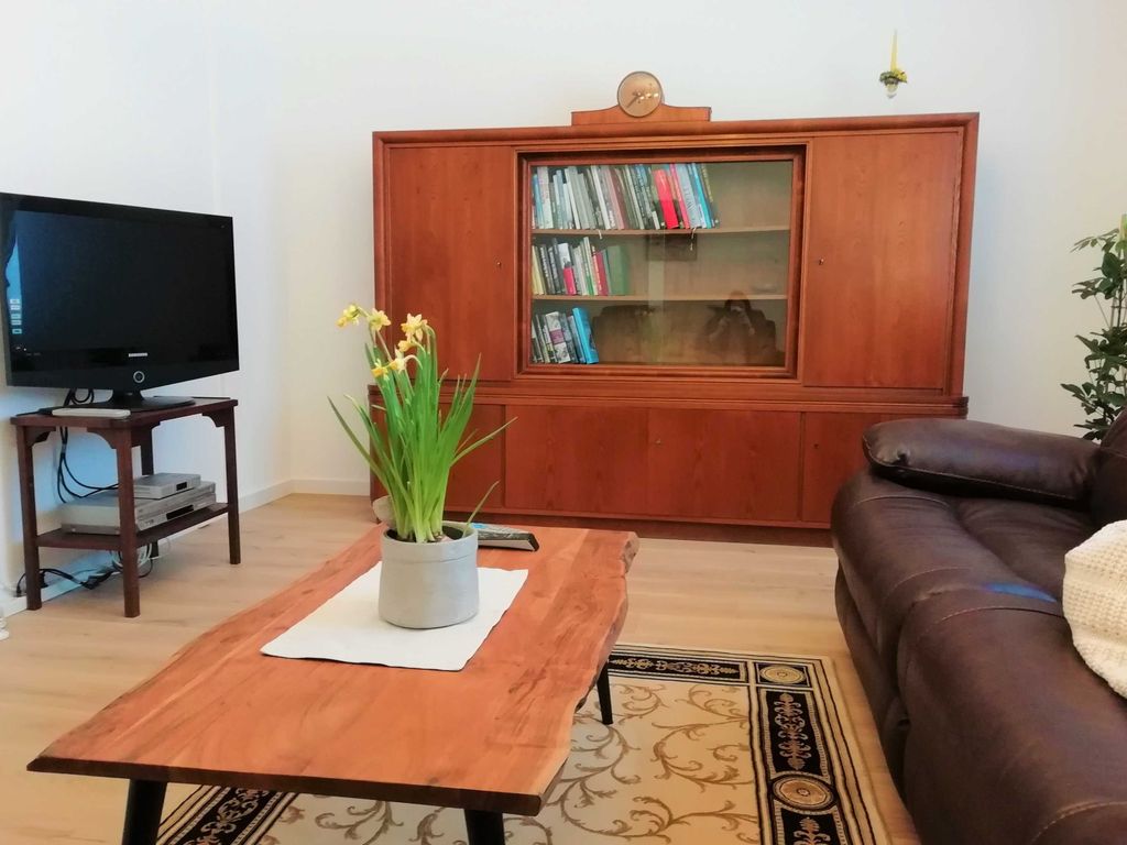 Wohnzimmer mit Flachbild-TV