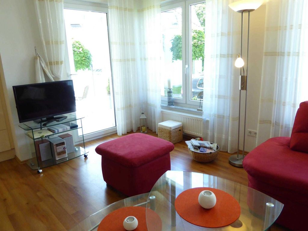 Wohnzimmer mit Balkon