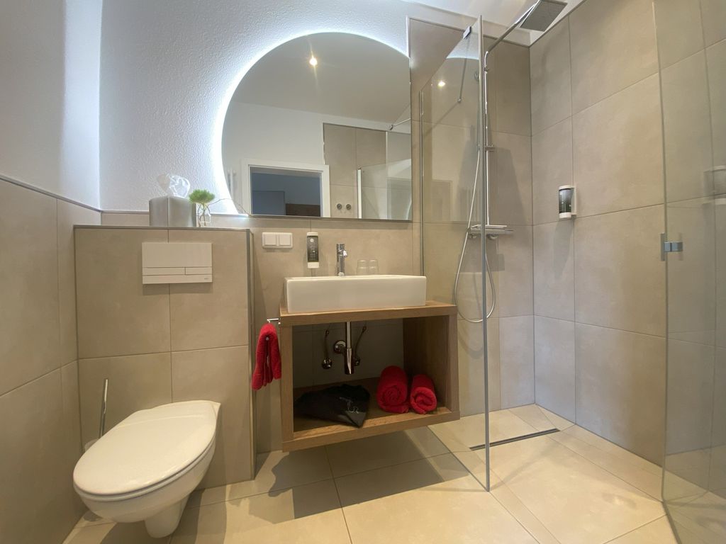 Zimmer mit Balkon Bad