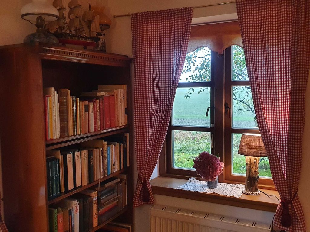 Die hauseigene kleine Bibkliothek im Wohnzimmer