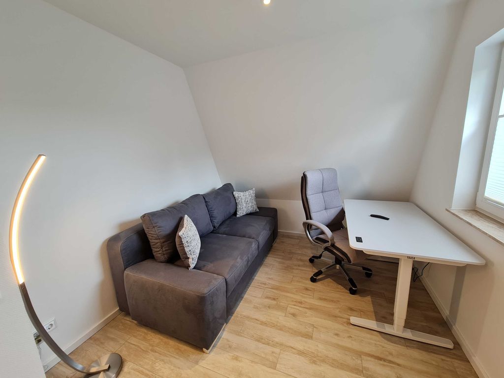 Arbeitszimmer mit Schlafcouch