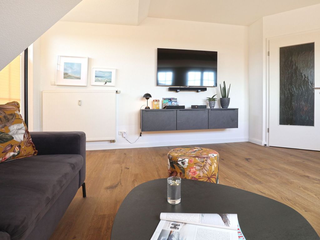 Dwarslöper Whg. Dwa26 - Blick vom Sofa auf den TV