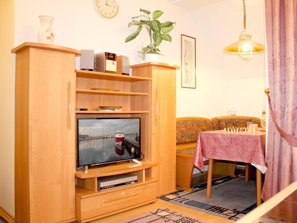 Residenz Haffblick, App.45- Wohnbereich mit TV