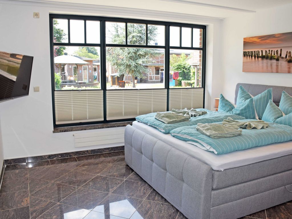 09 Ferienhaus mit Kamin am Hafen in Seedorf