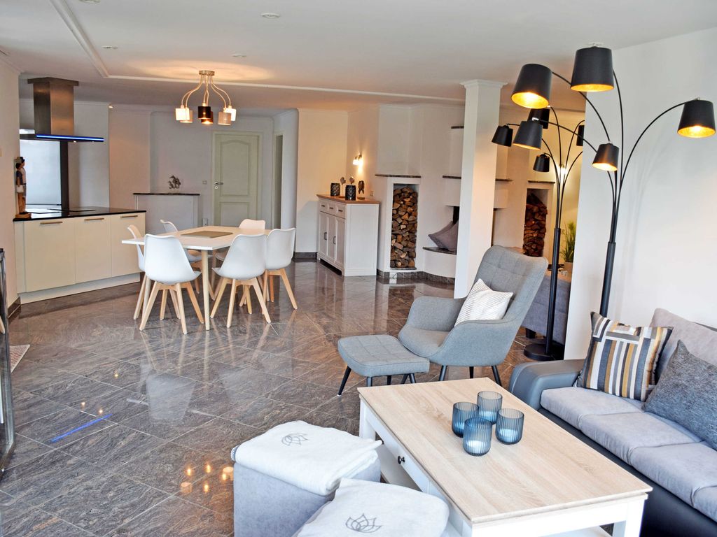 09 Ferienhaus mit Kamin am Hafen in Seedorf