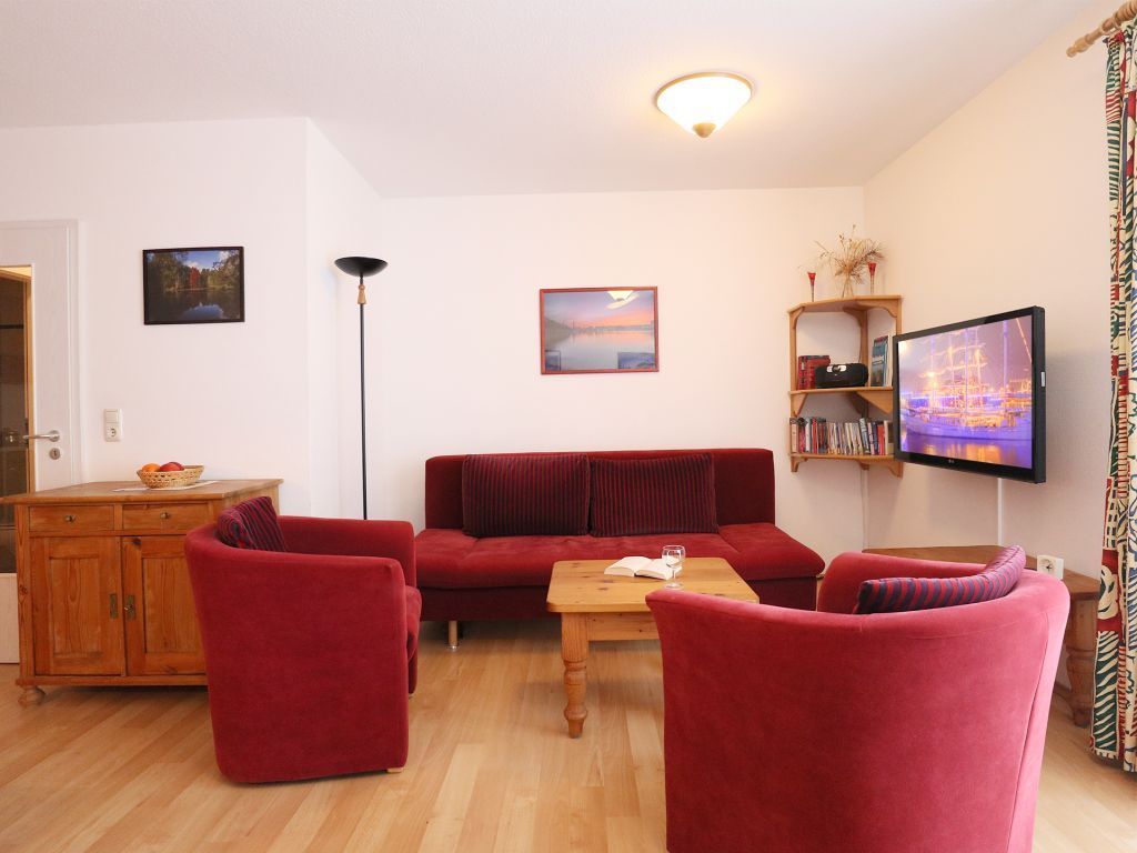Residenz Haffblick App.06- Wohnbereich mit Sofa und TV