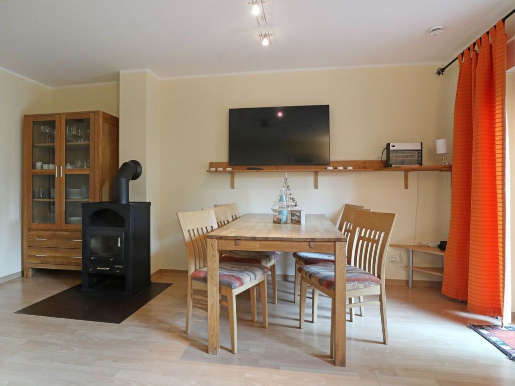 Urlauberdorf 59b/ Kleeblatt - Blick vom Sofa auf den offenen Essbereich