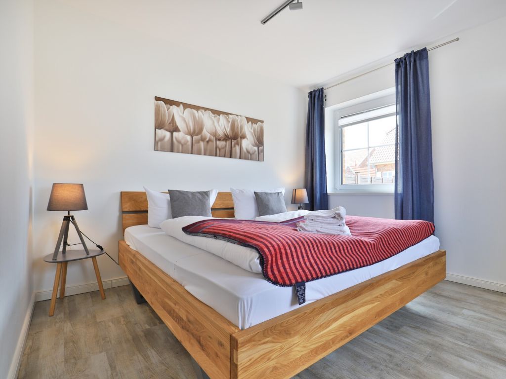 Kapitänshaus - Blick in das Schlafzimmer im EG