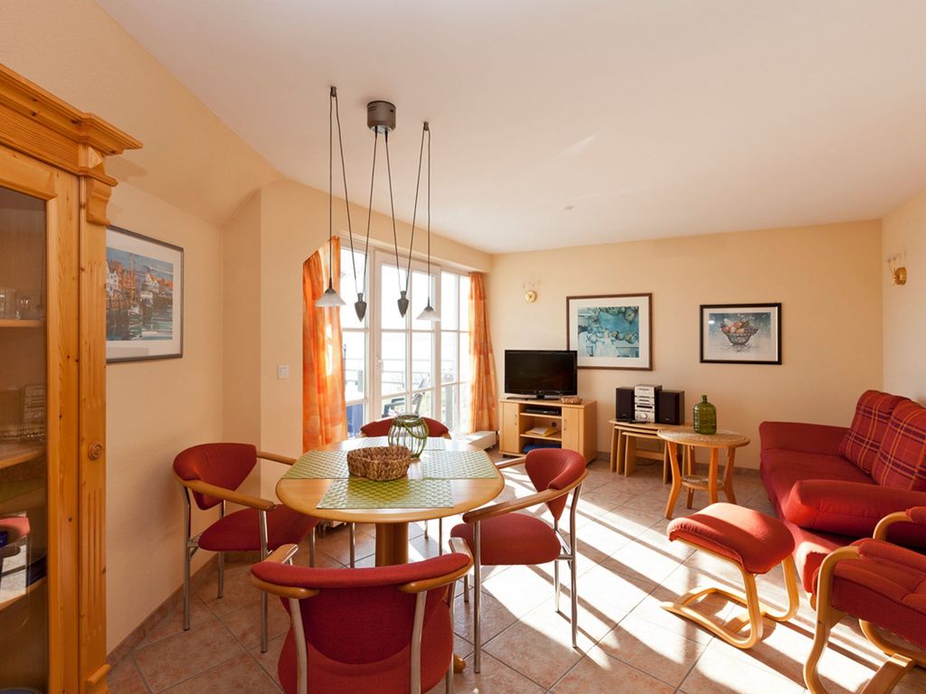 modern eingerichtetes Wohnzimmer