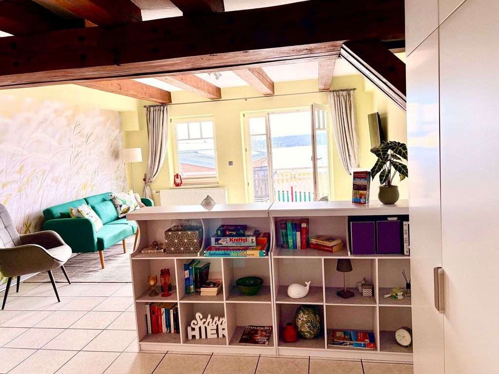 helles Appartment mit Kleiderschrank