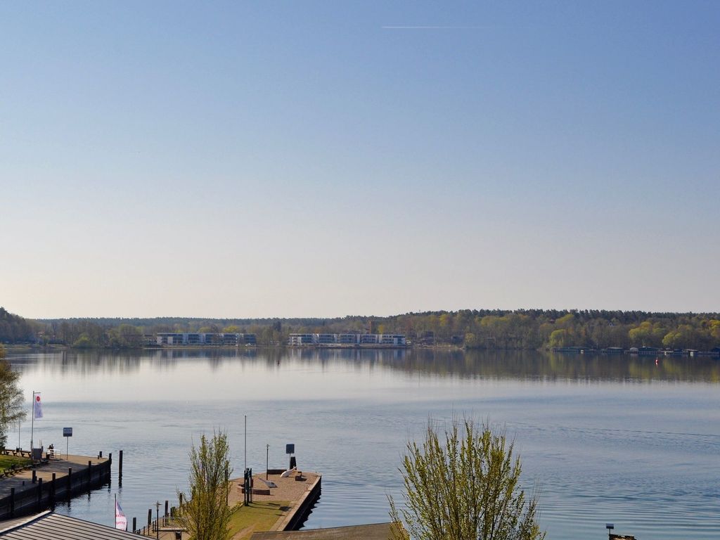 Blick auf den Anleger der weißen Flotte