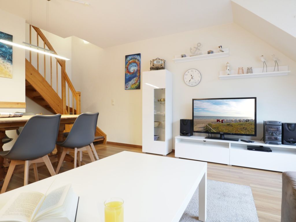Papillon Whg. 9/7, Silbermöwe - Blick auf den offenen Essbereich und den TV