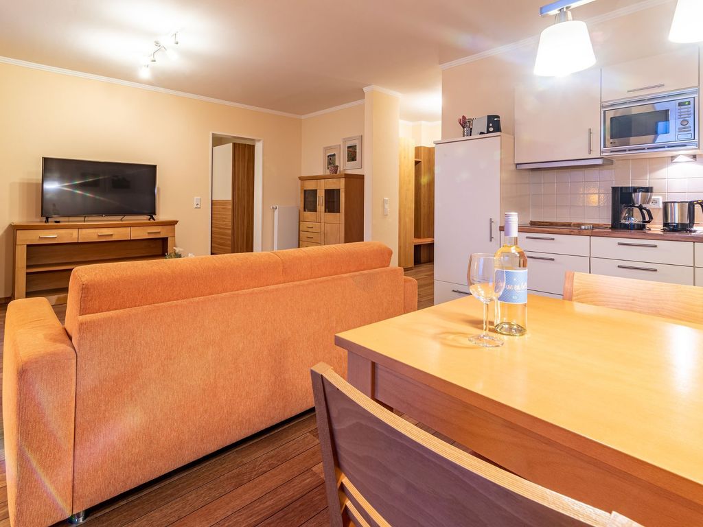 Fernseher und Schlafsofa
