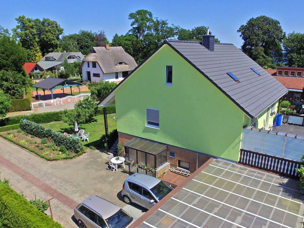 Blick auf das Wohnhaus mit Ferienwohnung im Souterrain