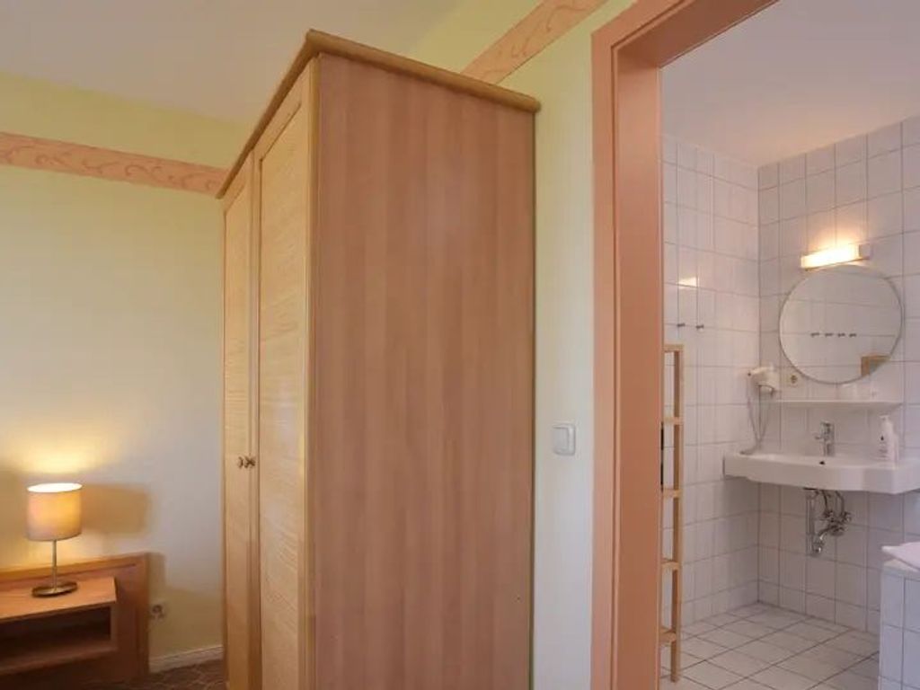 Appartement mit Blick ins Bad